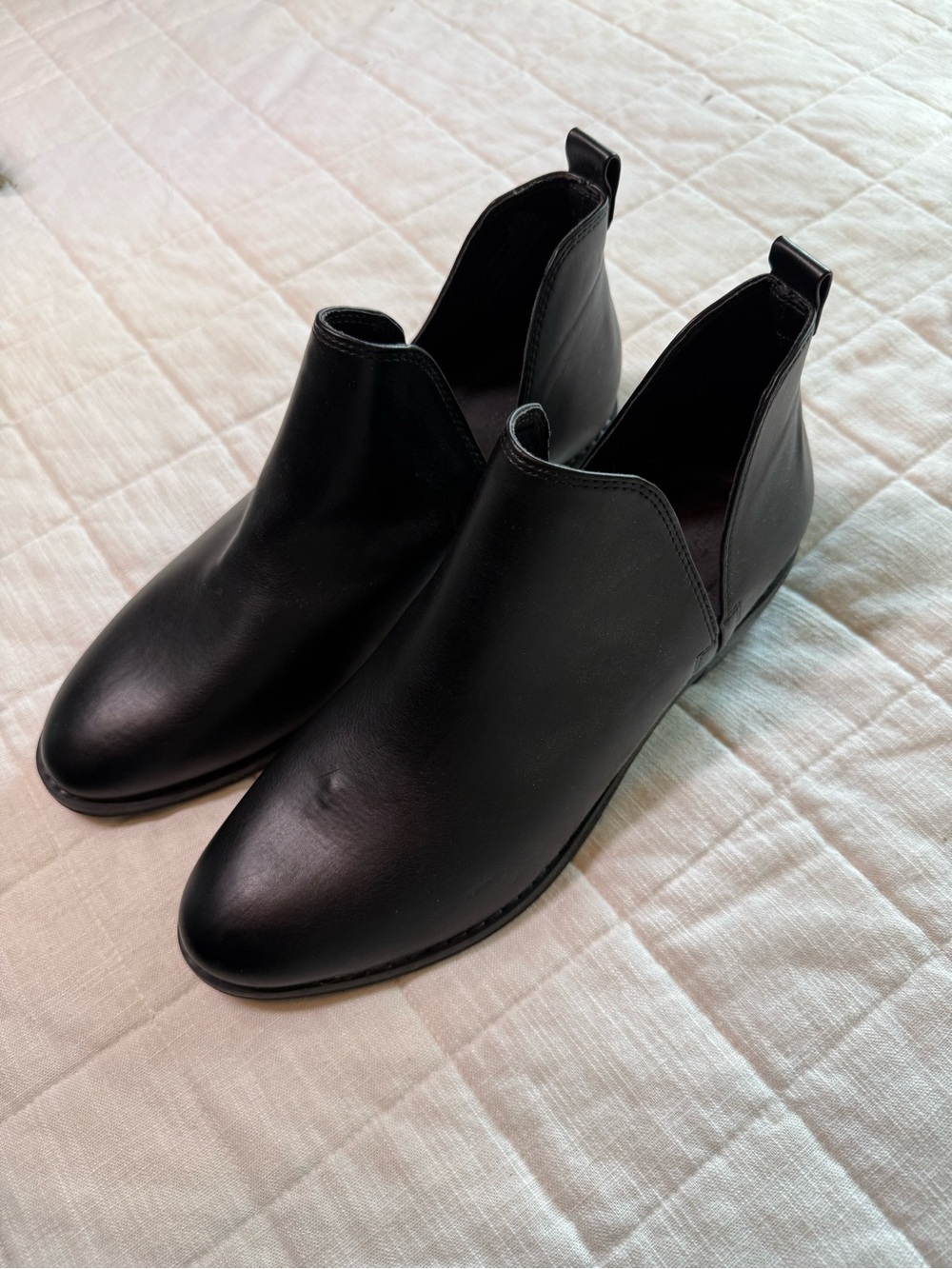 Universal Thread Black Slip-On Ankle Booties